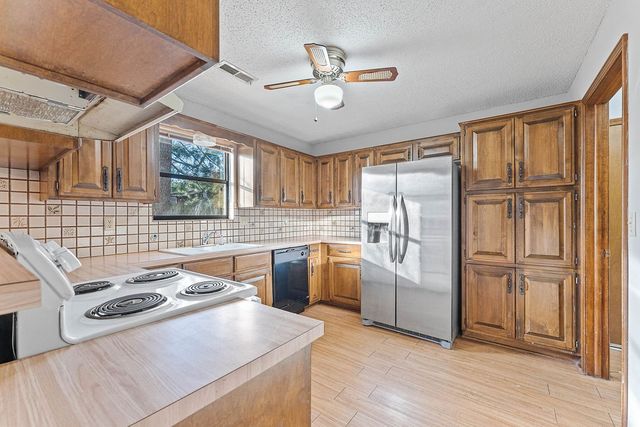 4 Osmington Lane, Bella Vista, AR 72714