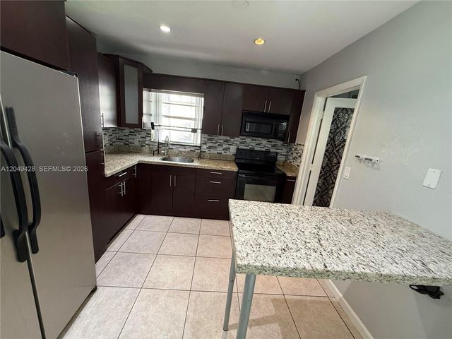 2111 N 57th Terrace, Hollywood, FL 33021