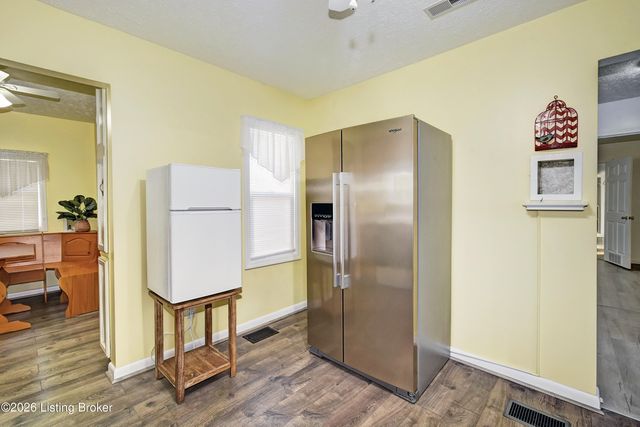 11524 Lower River Rd, Louisville, KY 40272