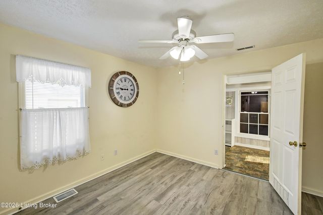 11524 Lower River Rd, Louisville, KY 40272