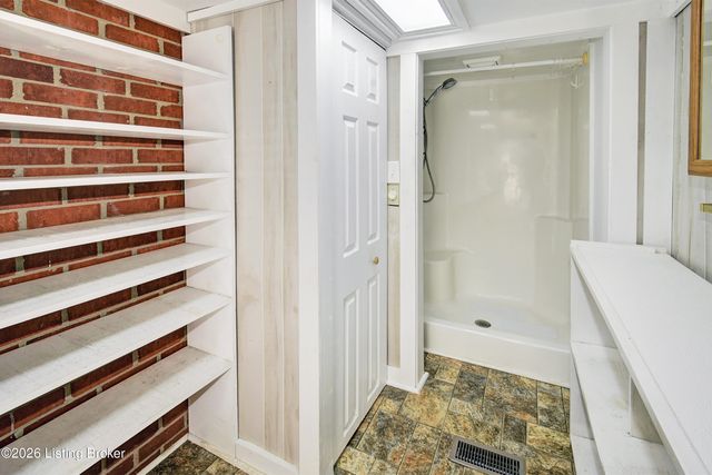 11524 Lower River Rd, Louisville, KY 40272