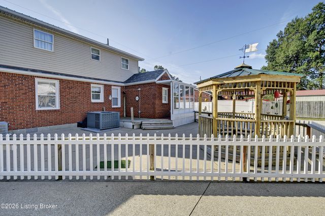 11524 Lower River Rd, Louisville, KY 40272