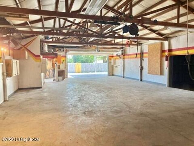 11524 Lower River Rd, Louisville, KY 40272