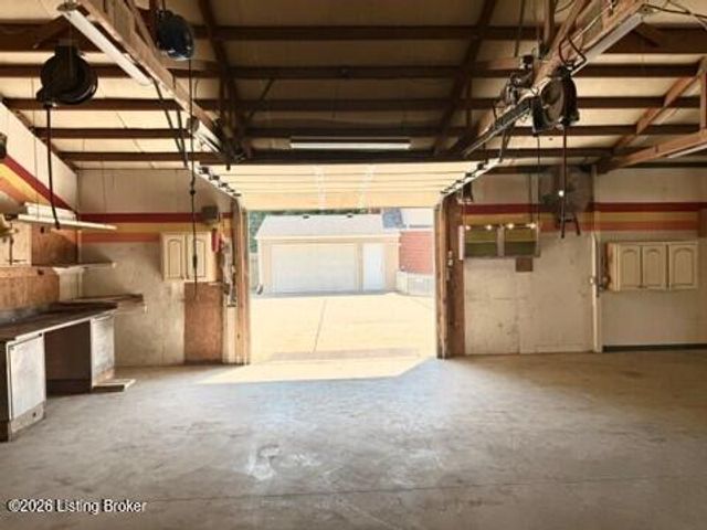 11524 Lower River Rd, Louisville, KY 40272