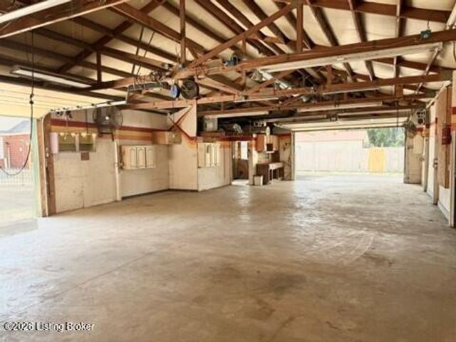11524 Lower River Rd, Louisville, KY 40272