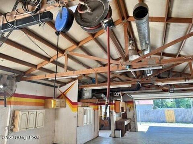 11524 Lower River Rd, Louisville, KY 40272