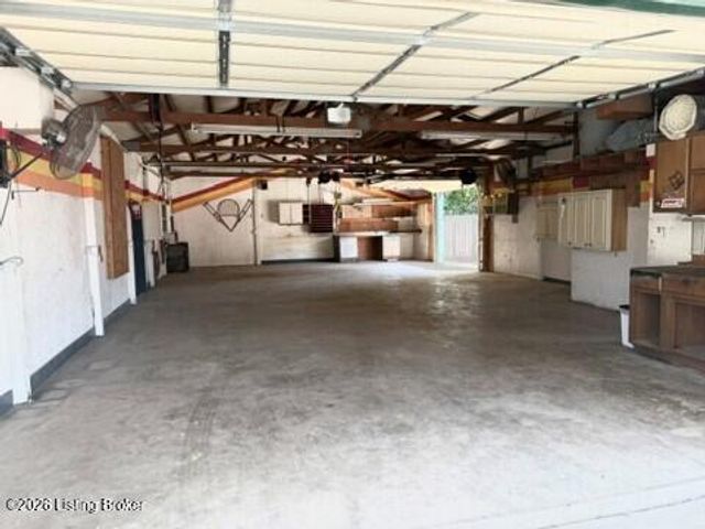 11524 Lower River Rd, Louisville, KY 40272