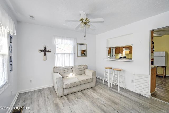 11524 Lower River Rd, Louisville, KY 40272