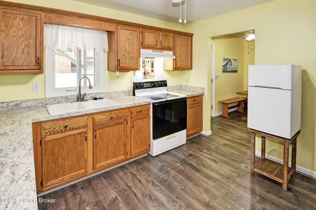11524 Lower River Rd, Louisville, KY 40272