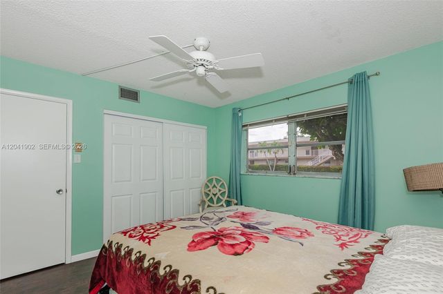 7200 NW 4th Place 101, Margate, FL 33063