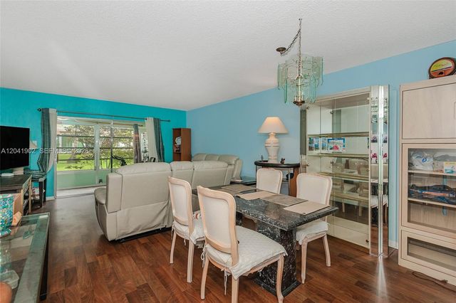7200 NW 4th Place 101, Margate, FL 33063