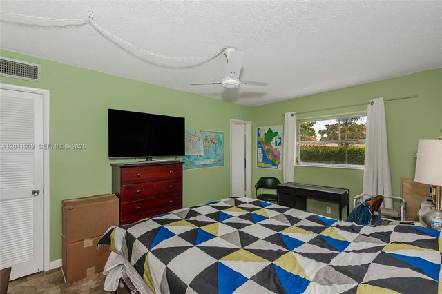 7200 NW 4th Place 101, Margate, FL 33063
