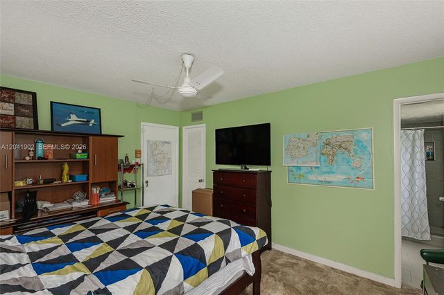 7200 NW 4th Place 101, Margate, FL 33063