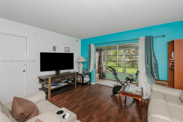 7200 NW 4th Place 101, Margate, FL 33063