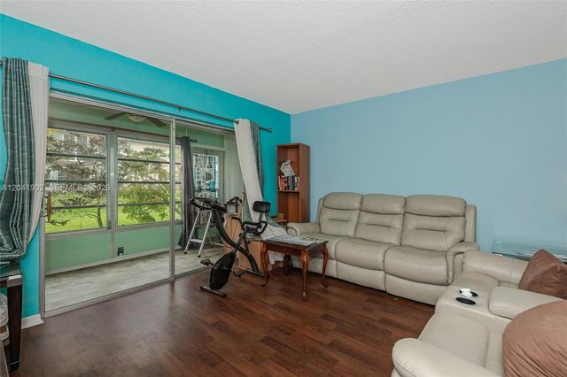 7200 NW 4th Place 101, Margate, FL 33063