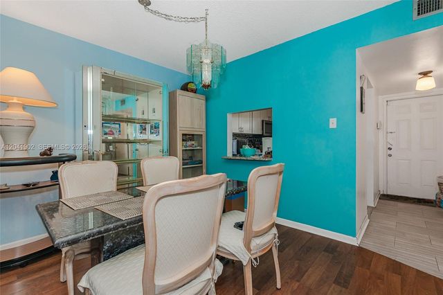7200 NW 4th Place 101, Margate, FL 33063
