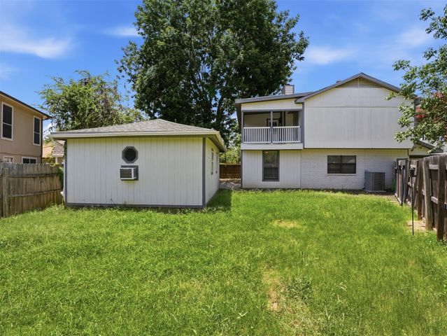6205 Fernwood Drive, Arlington, TX 76001