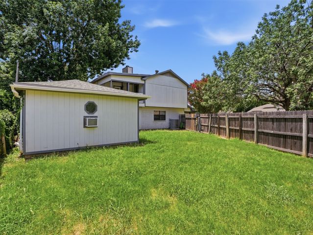 6205 Fernwood Drive, Arlington, TX 76001