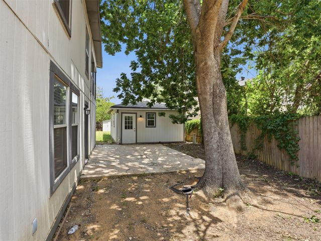 6205 Fernwood Drive, Arlington, TX 76001