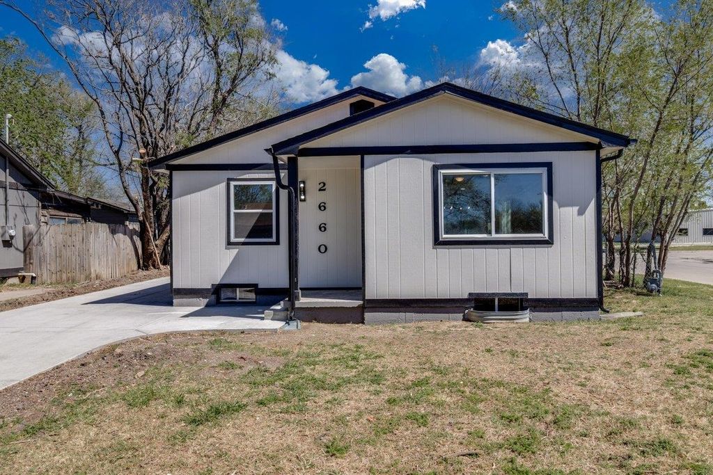2660 W Esthner Ave, Wichita, KS 67213