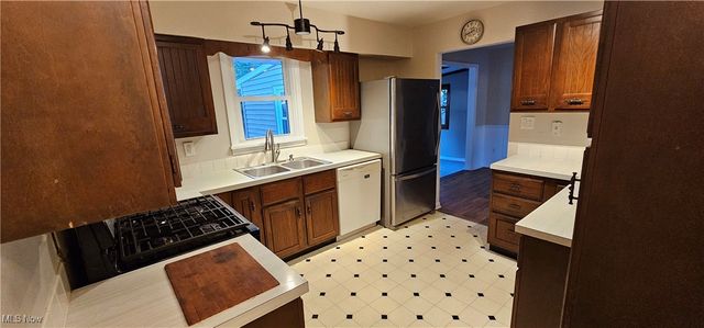 1208 Westshore Drive, Ashtabula, OH 44004