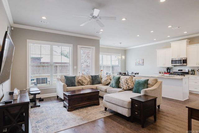 424 Valley Ranch Cir, Little Rock, AR 72223