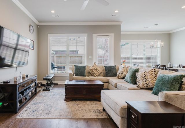 424 Valley Ranch Cir, Little Rock, AR 72223