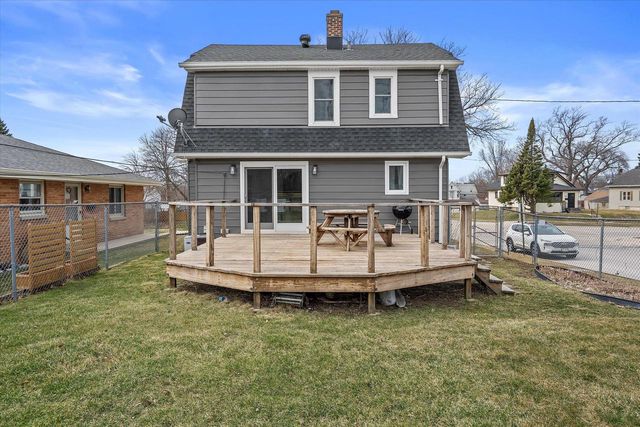 1201 15th AVENUE, South Milwaukee, WI 53172
