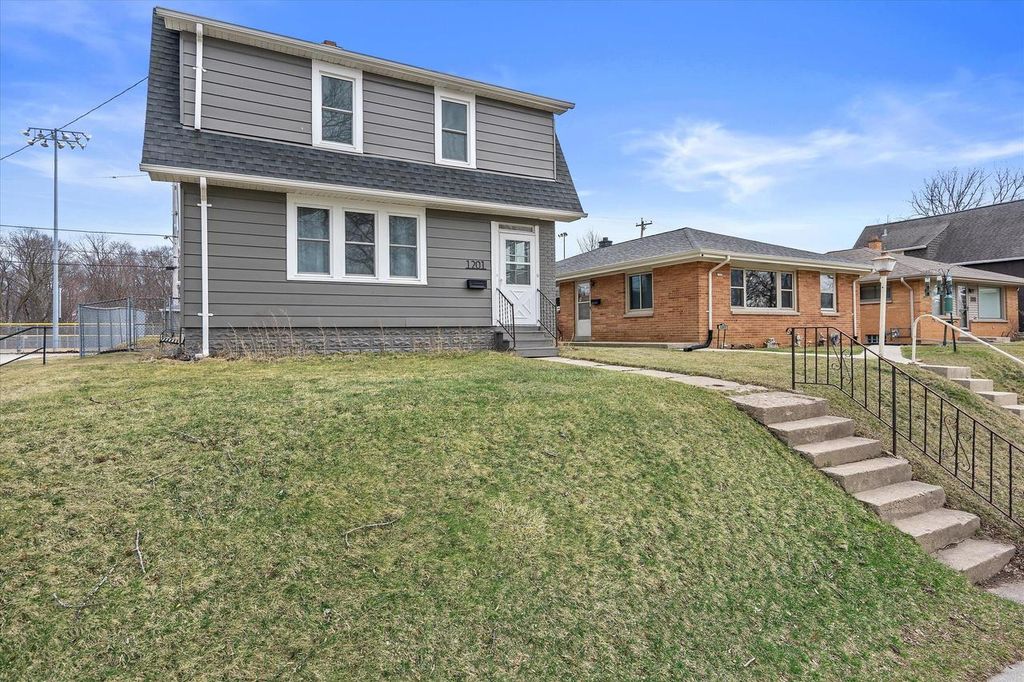1201 15th AVENUE, South Milwaukee, WI 53172