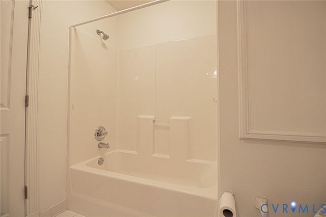 409 Cobblestone Dr, Hopewell, VA 23860