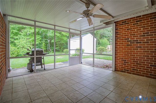 409 Cobblestone Dr, Hopewell, VA 23860