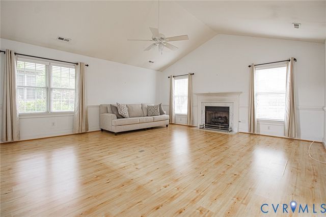 409 Cobblestone Dr, Hopewell, VA 23860