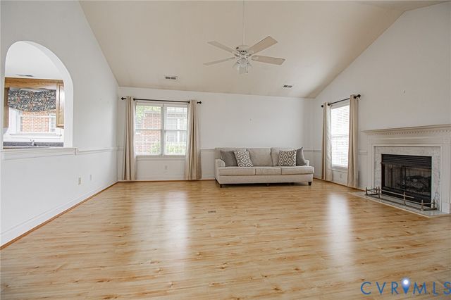 409 Cobblestone Dr, Hopewell, VA 23860