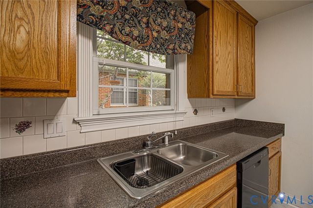 409 Cobblestone Dr, Hopewell, VA 23860