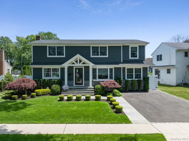 565 Kell Place, Seaford, NY 11783