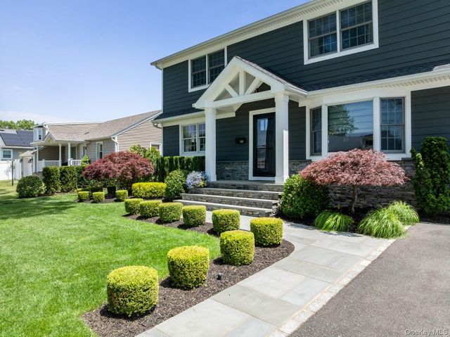 565 Kell Place, Seaford, NY 11783