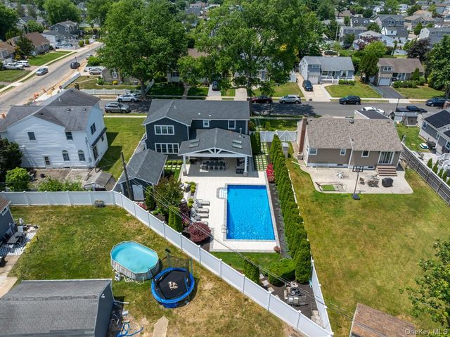 565 Kell Place, Seaford, NY 11783