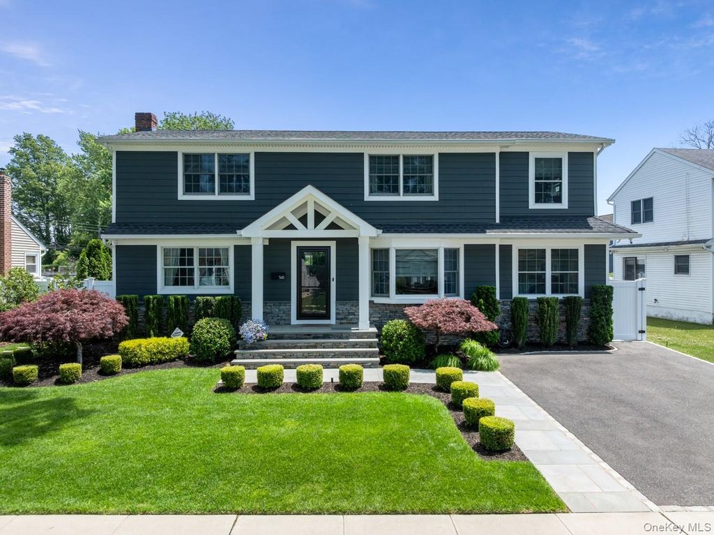 565 Kell Place, Seaford, NY 11783