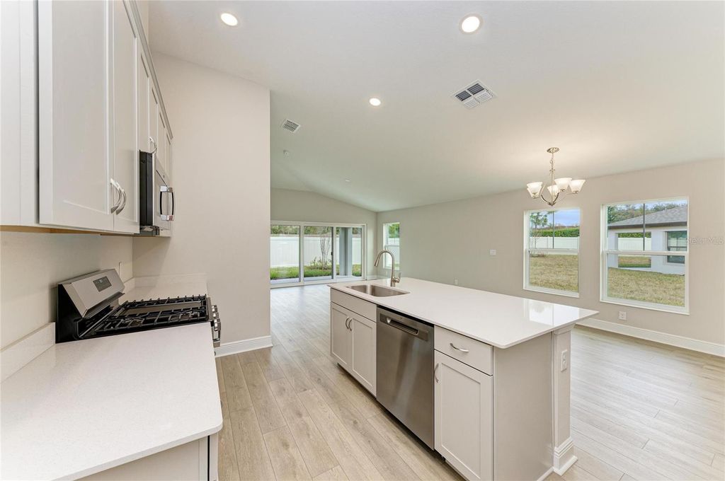 Image 13 of property listing at 12342 OAK HILL WAY, Parrish, FL 34219