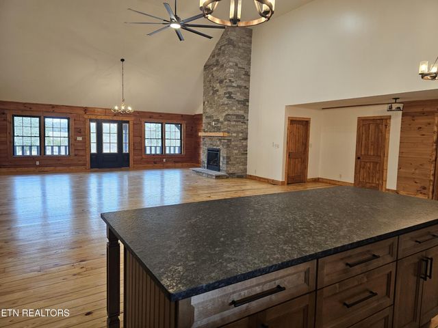 371 Plaza Drive, Madisonville, TN 37354