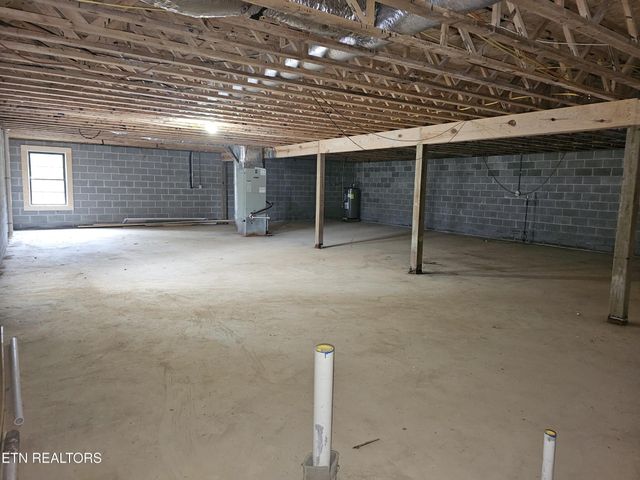 371 Plaza Drive, Madisonville, TN 37354