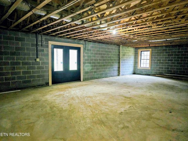 371 Plaza Drive, Madisonville, TN 37354