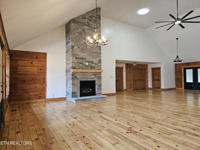 371 Plaza Drive, Madisonville, TN 37354