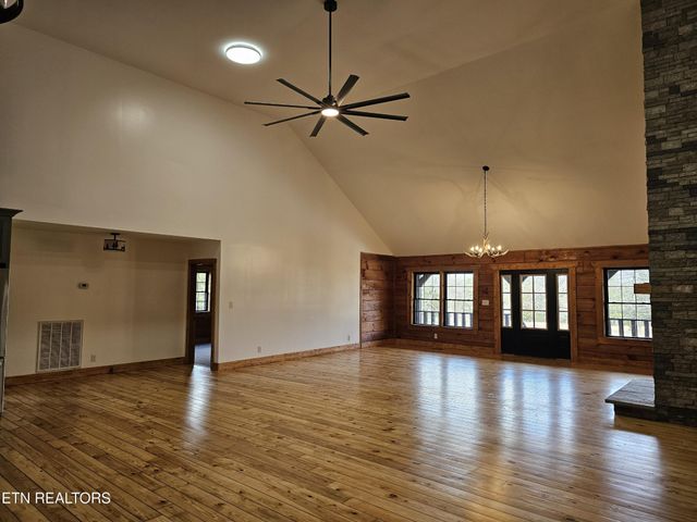 371 Plaza Drive, Madisonville, TN 37354
