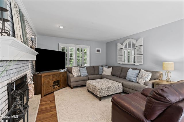 6 Greenfield Court, Clifton Park, NY 12065