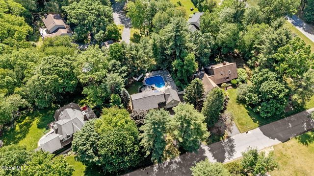 6 Greenfield Court, Clifton Park, NY 12065