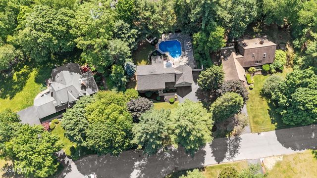 6 Greenfield Court, Clifton Park, NY 12065
