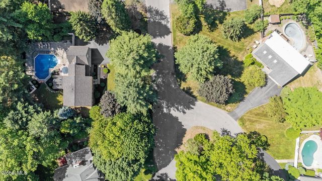 6 Greenfield Court, Clifton Park, NY 12065