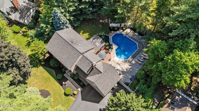 6 Greenfield Court, Clifton Park, NY 12065