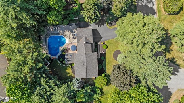 6 Greenfield Court, Clifton Park, NY 12065